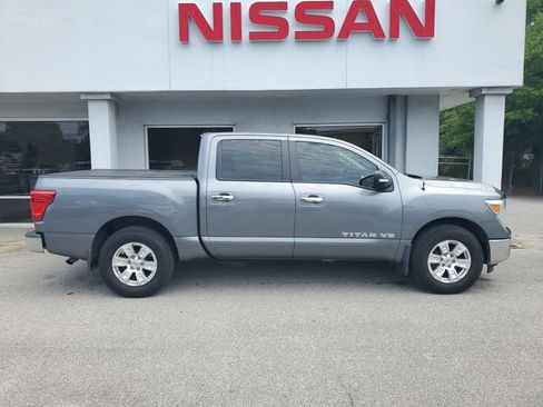 Used 2018 Nissan Titan SV RWD image 7