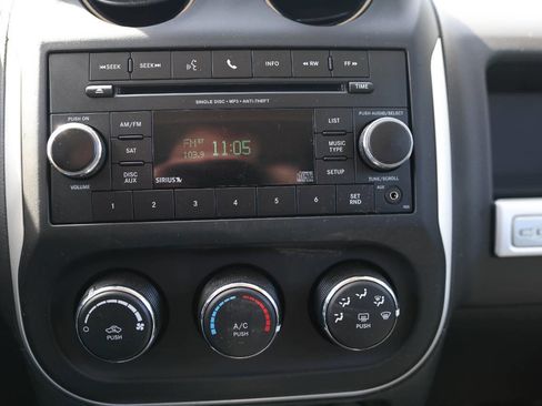 Used 2014 Jeep Compass Latitude w/ Sun/Sound Group image 23