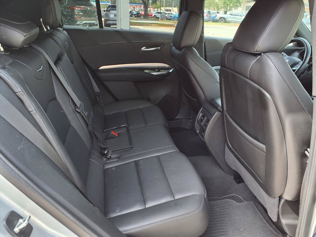 Used 2021 Cadillac XT4 Premium Luxury w/ Enhanced Visibility Package FWD image 9
