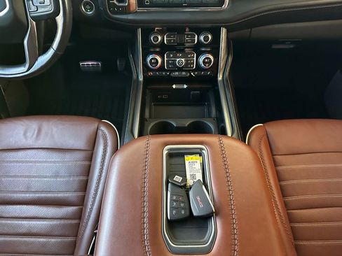 Used 2023 GMC Yukon Denali Ultimate AWD/4WD image 22