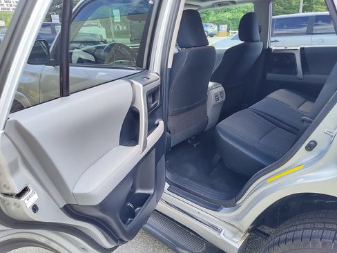 Used 2010 Toyota 4Runner SR5 AWD/4WD image 13