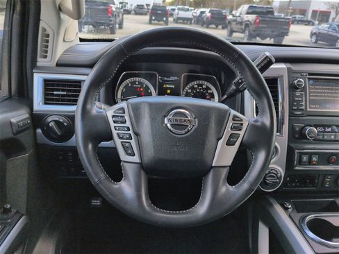 Used 2017 Nissan Titan PRO-4X w/ Pro-4x Convenience Package image 10