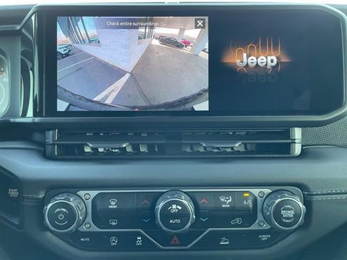 Used 2025 Jeep Wrangler Unlimited Rubicon AWD/4WD image 21