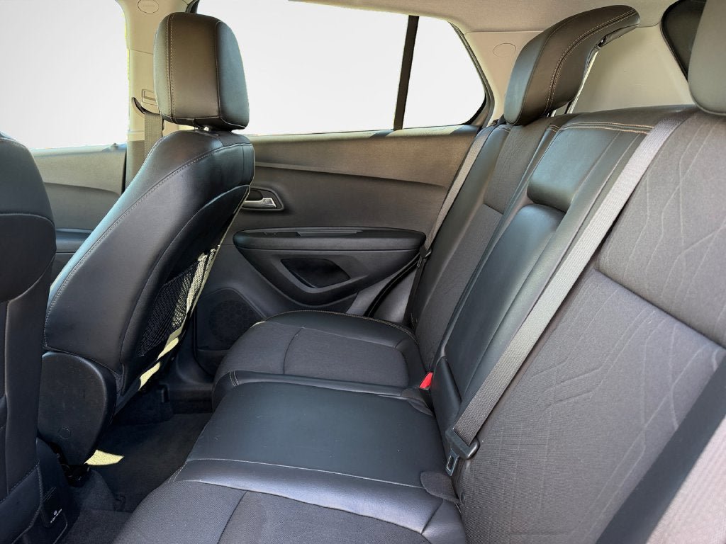 Used 2020 Chevrolet Trax LT w/ LT Convenience Package AWD/4WD image 14