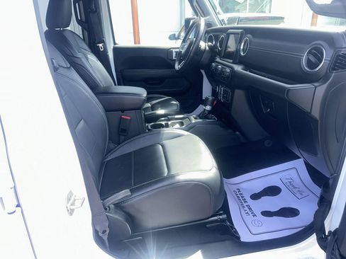 Used 2023 Jeep Wrangler Unlimited Sahara w/ Cold Weather Group AWD/4WD image 8