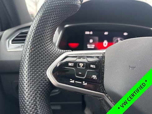 Certified 2022 Volkswagen Tiguan SE R-Line image 17