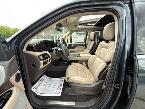 Used 2024 Lincoln Navigator L Reserve AWD/4WD image 27