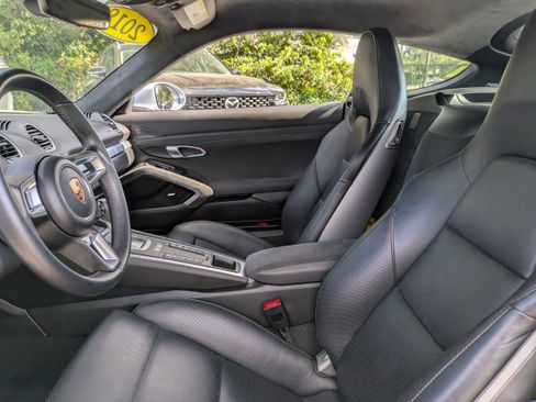 Used 2018 Porsche 718 Cayman GTS image 17