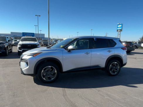 Used 2024 Nissan Rogue SV image 35