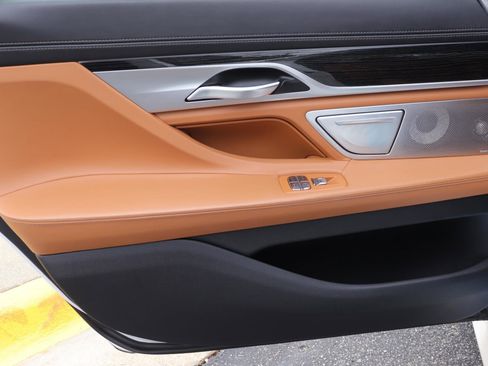 Used 2020 BMW 750i xDrive image 14