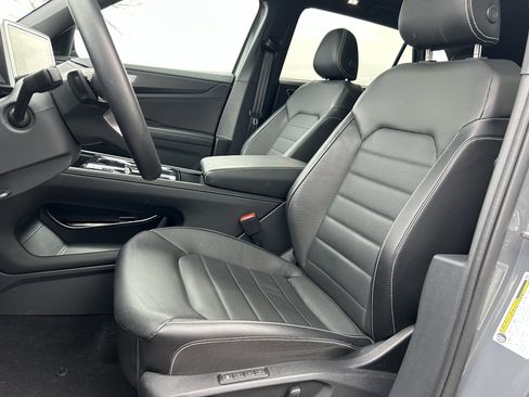 Certified 2025 Volkswagen Atlas Cross Sport SEL image 24