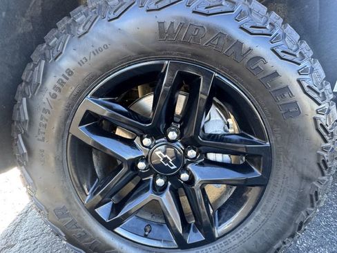 Used 2023 Chevrolet Silverado 1500 LT Trail Boss w/ Protection Package image 8