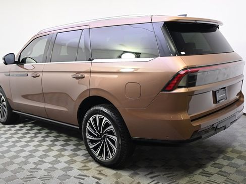 Used 2025 Lincoln Navigator Black Label image 3