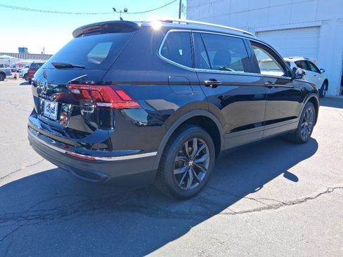 Used 2022 Volkswagen Tiguan SE image 3