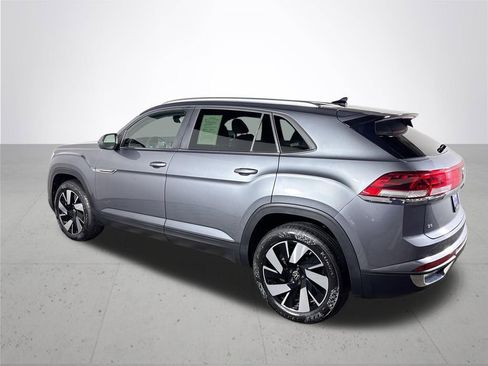 Certified 2025 Volkswagen Atlas Cross Sport SE image 8