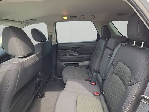 Used 2025 Nissan Pathfinder SV FWD image 12