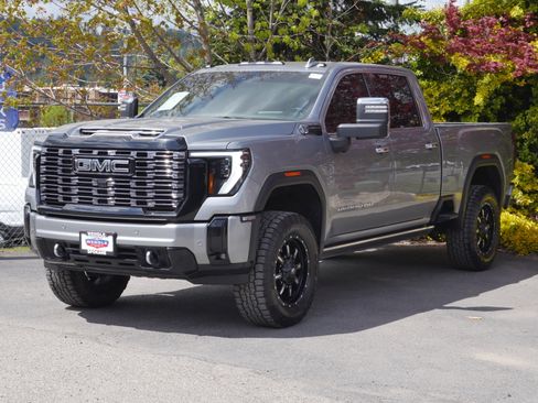 Used 2025 GMC Sierra 2500 Denali Ultimate w/ Max Trailering Package AWD/4WD image 2