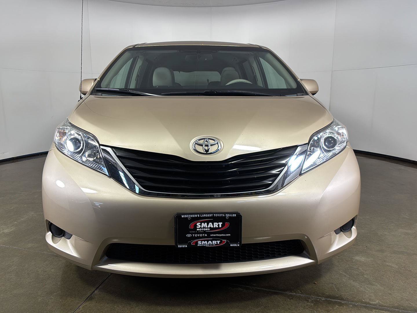 Used 2012 Toyota Sienna LE w/ Towing Pkg FWD image 6
