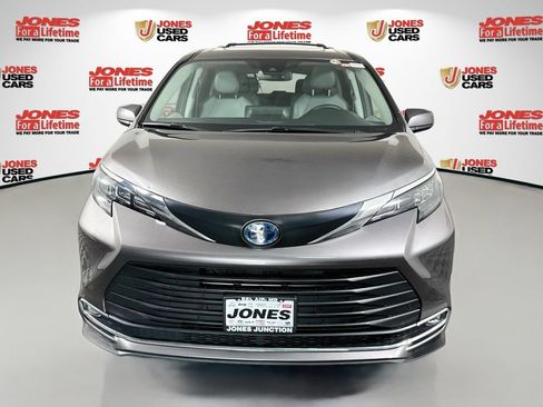 Certified 2024 Toyota Sienna XLE AWD/4WD image 12