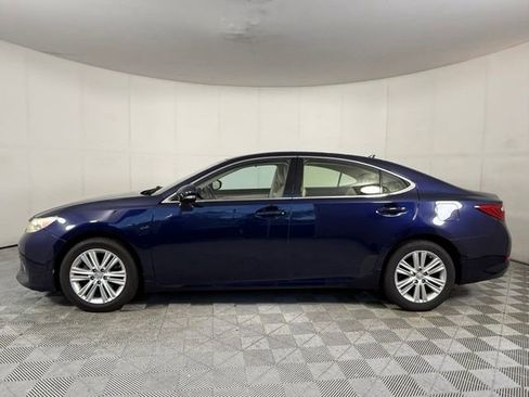 Used 2013 Lexus ES 350 w/ Luxury Pkg FWD image 3