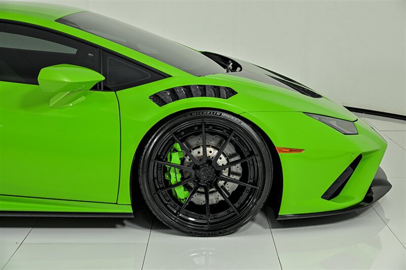 Used 2021 Lamborghini Huracan EVO RWD image 20