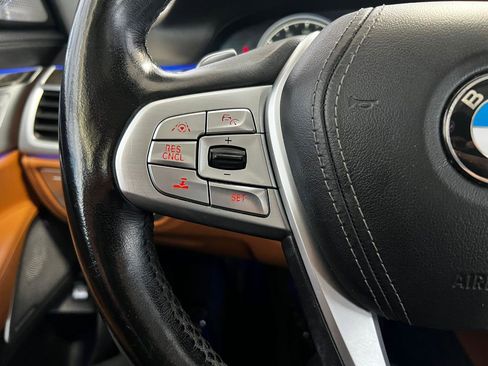 Used 2018 BMW 750i xDrive image 32