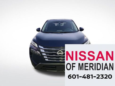 Used 2024 Nissan Rogue SV image 8