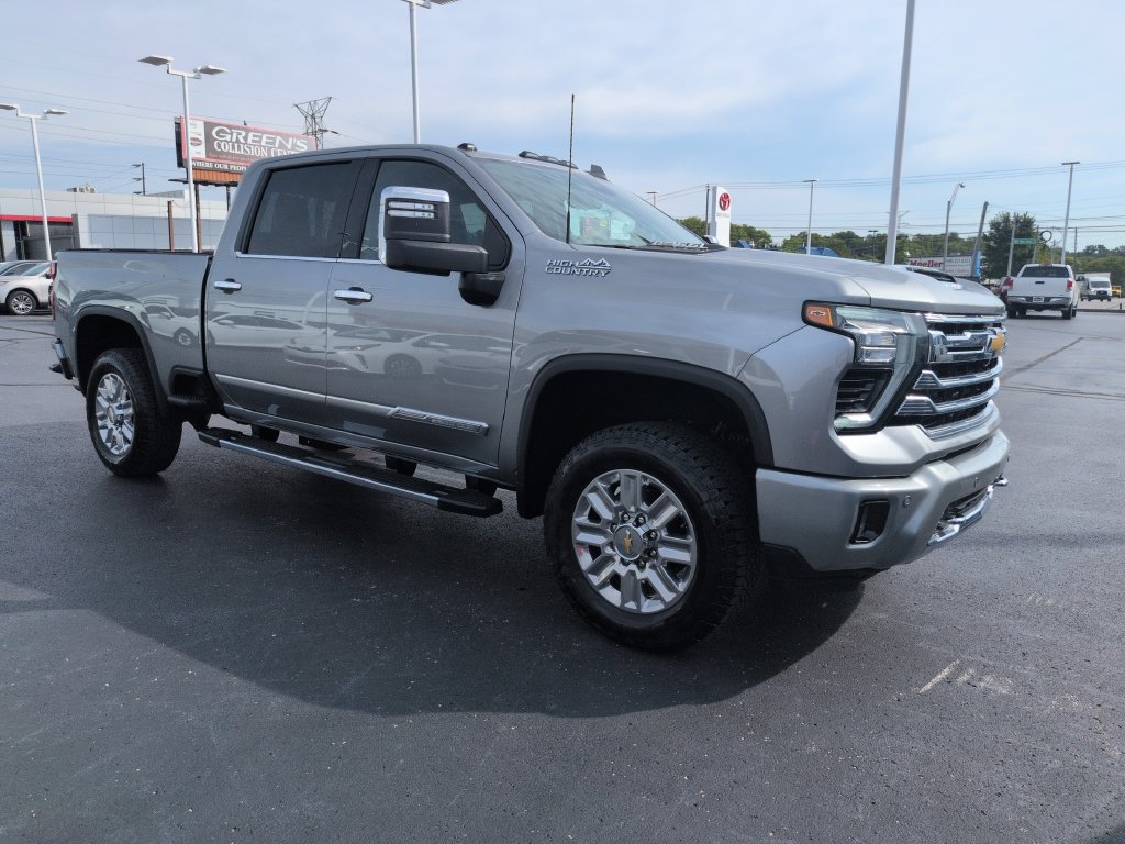 Used 2025 Chevrolet Silverado 2500 High Country w/ Technology Package AWD/4WD image 7