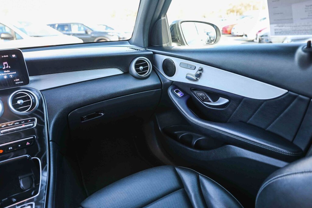 Used 2022 Mercedes-Benz GLC 300 4MATIC image 5