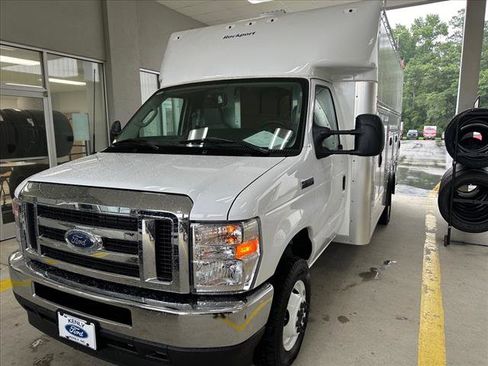 New 2024 Ford E-450 and Econoline 450 Super Duty w/ Power Windows & Locks Group image 2
