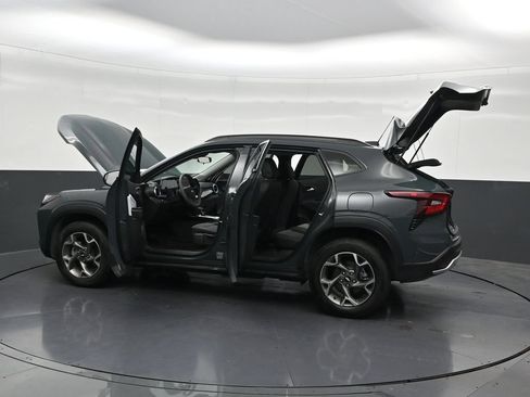 Used 2025 Chevrolet Trax LT FWD image 34