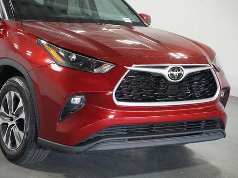 Used 2022 Toyota Highlander XLE image 4