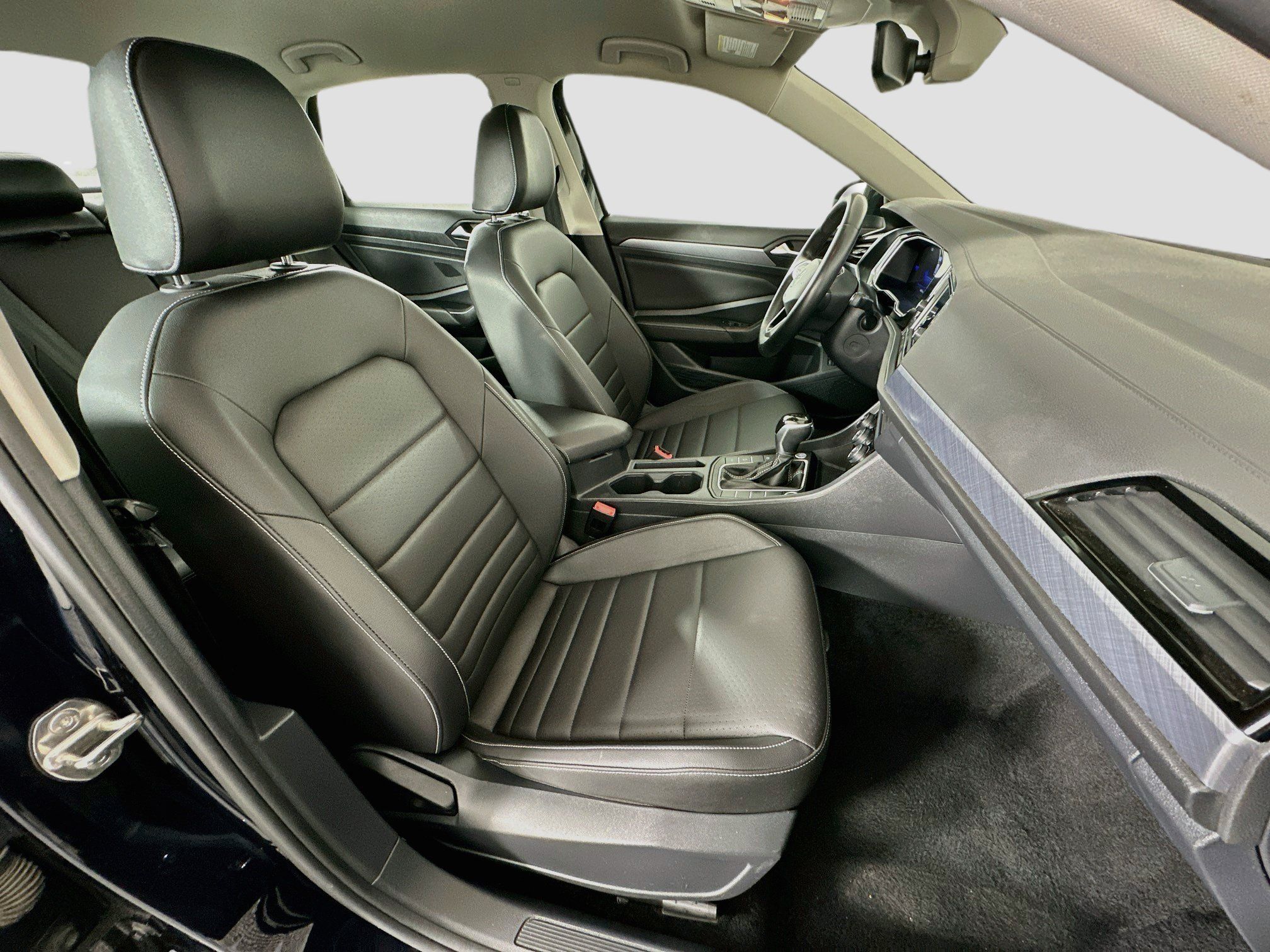 Used 2024 Volkswagen Jetta SE FWD image 29