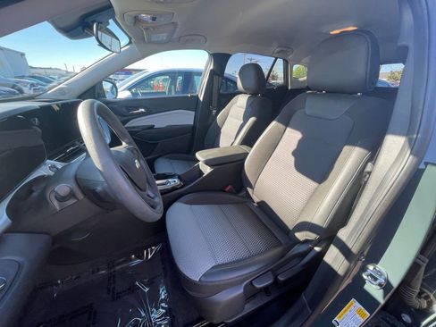 Used 2025 Chevrolet Trax LT image 35