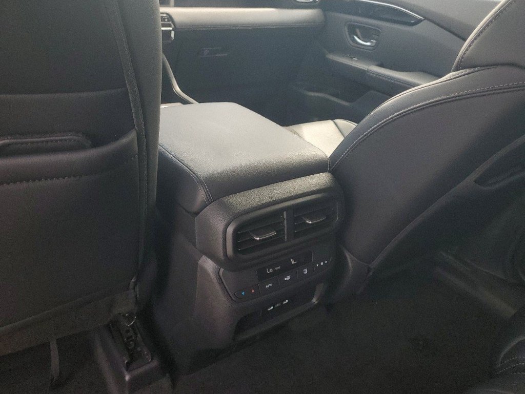 Used 2025 Honda Pilot Touring image 12