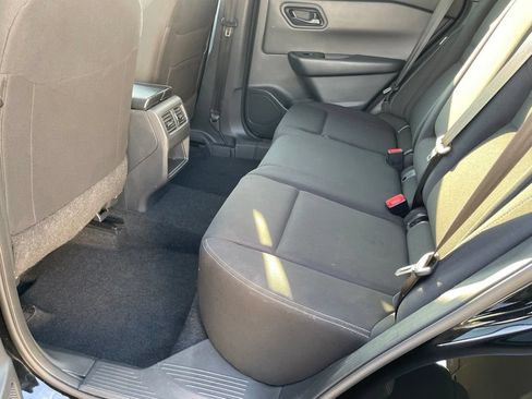 Used 2024 Nissan Rogue S FWD image 18