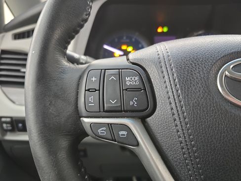 Used 2015 Toyota Sienna XLE image 18