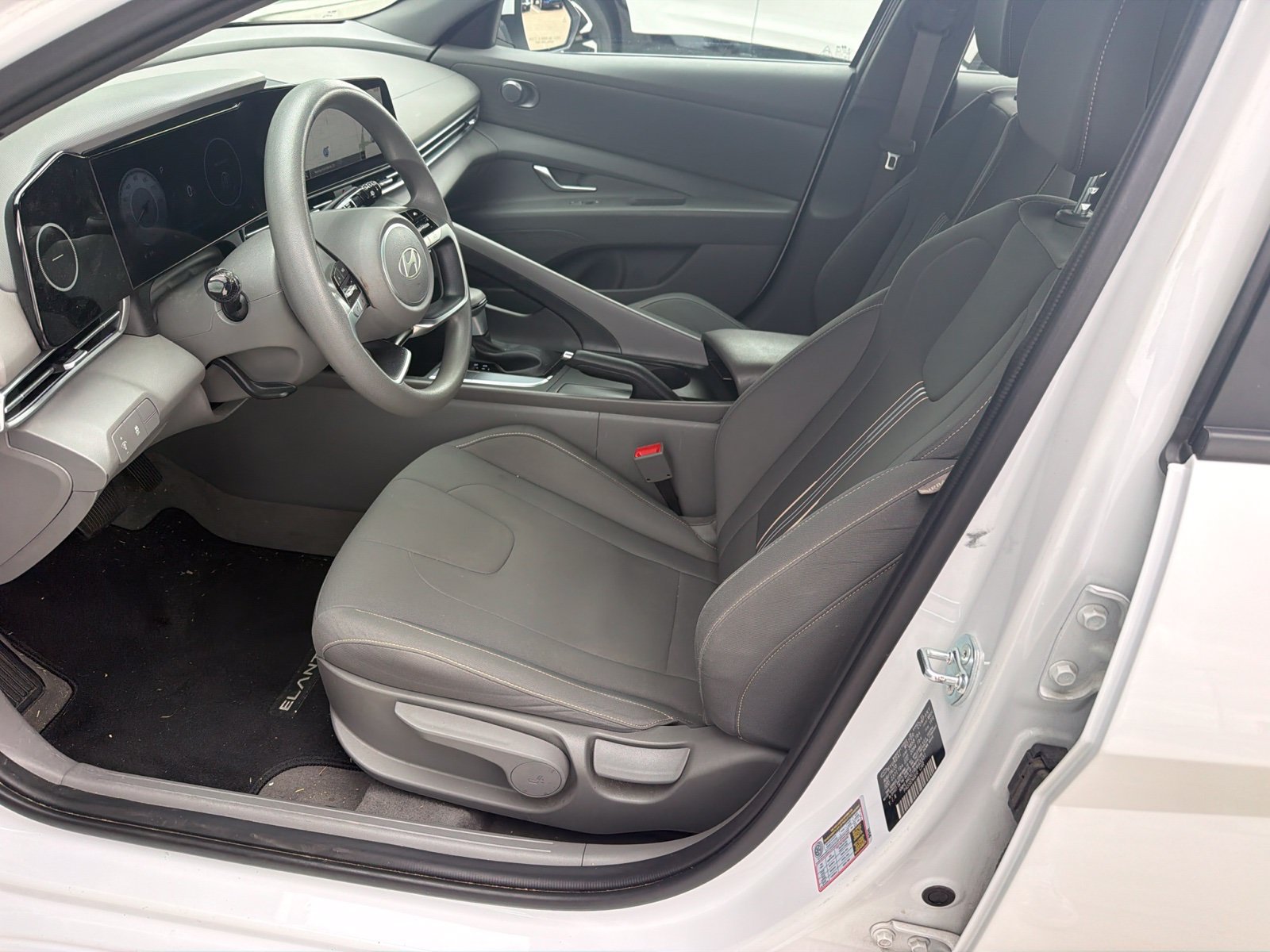 Used 2024 Hyundai Elantra SEL FWD image 10