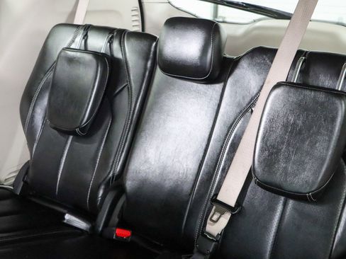 Used 2024 Chrysler Pacifica Touring-L FWD image 25
