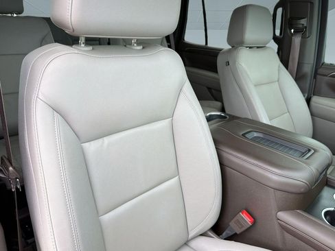 Used 2024 Chevrolet Tahoe Z71 w/ Luxury Package AWD/4WD image 25
