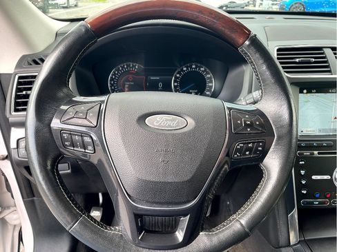 Used 2018 Ford Explorer Platinum AWD/4WD image 11
