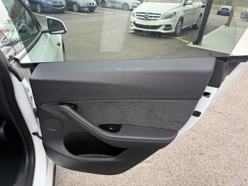 Used 2020 Tesla Model Y Long Range image 14