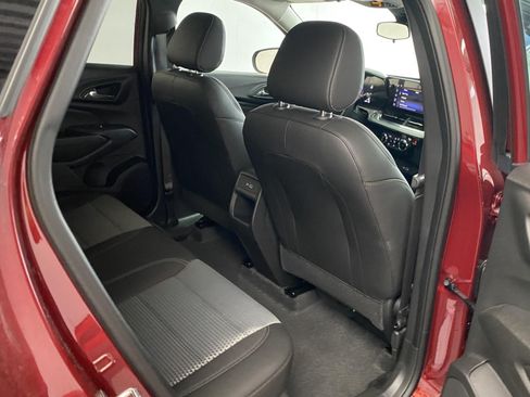 Used 2025 Chevrolet Trax LT w/ Driver Confidence Package FWD image 11