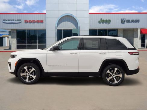 New 2026 Jeep Grand Cherokee Limited RWD image 3