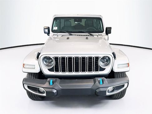 Used 2024 Jeep Wrangler Sahara w/ Technology Group image 8