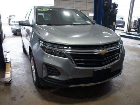 Used 2023 Chevrolet Equinox LT image 2