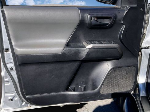 Certified 2020 Toyota Tacoma SR5 image 23