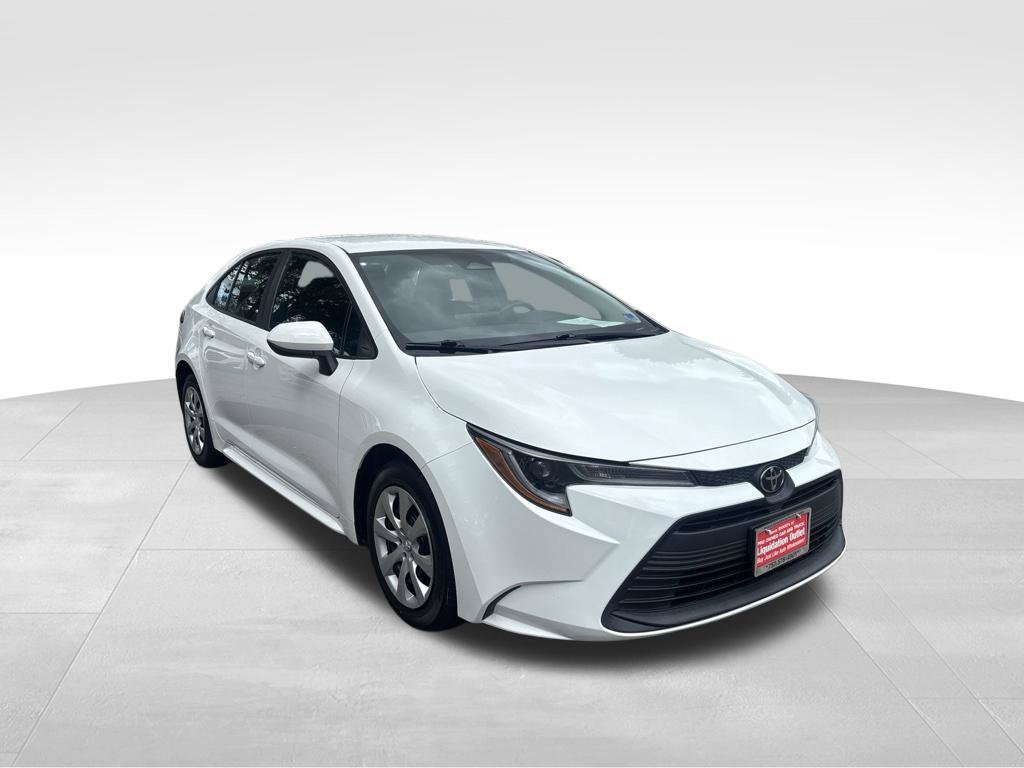 Used 2023 Toyota Corolla LE FWD image 4
