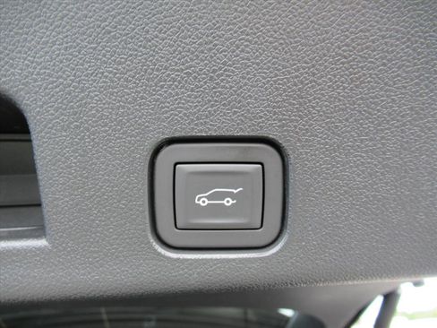 Used 2025 GMC Acadia Elevation image 31
