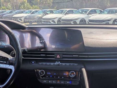Used 2022 Hyundai Elantra Limited FWD image 16